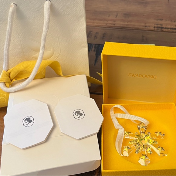 NWT Swarovski Crystal Snowflake Ornament - Picture 2 of 8